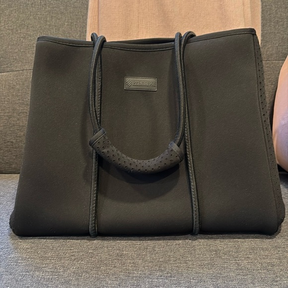 EUC Large Neoprene Tote and Wristlet - Picture 2 of 6